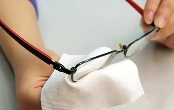 老花鏡防輻射眼鏡的作用、保養，你真的都懂嗎？