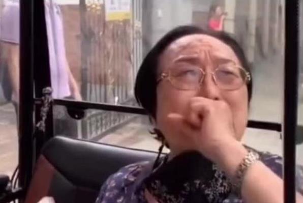 老花鏡不能隨意佩戴，按照年齡度數購買(mǎi)不準確