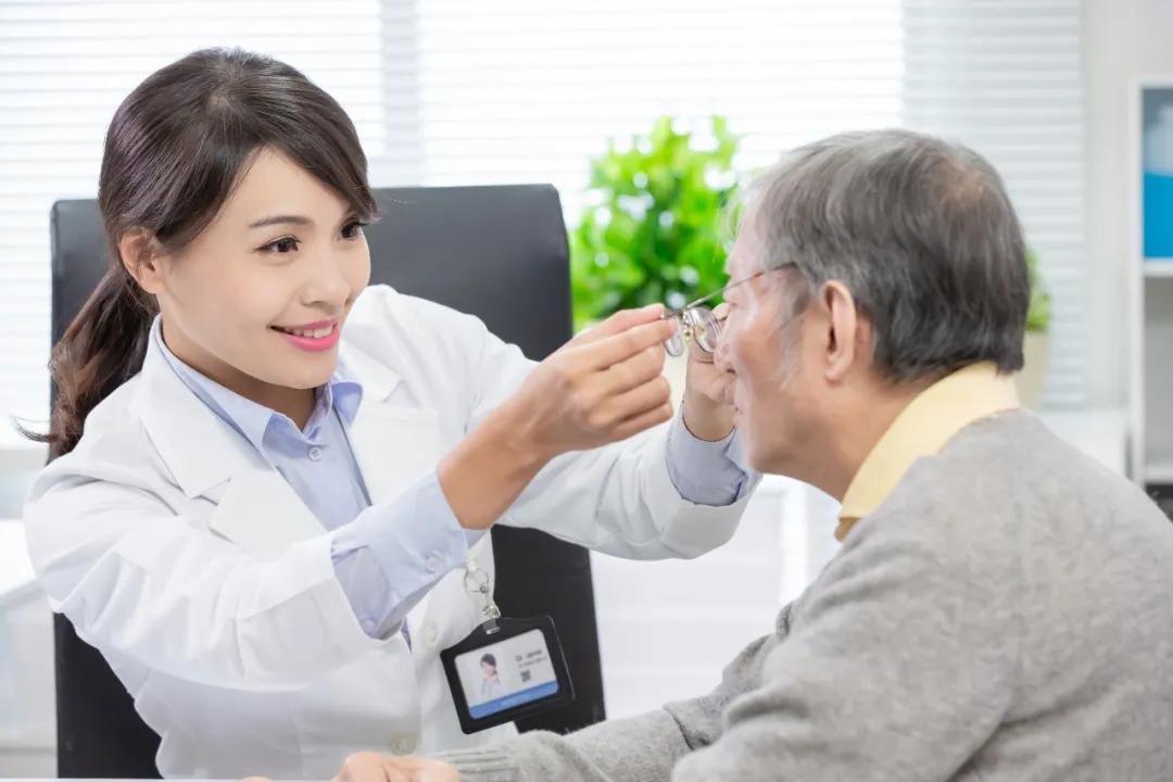 網(wǎng)上直接買(mǎi)的老花鏡，能戴嗎？