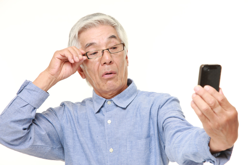 老花眼只是近處看不清嗎？這幾個(gè)現象也很典型！